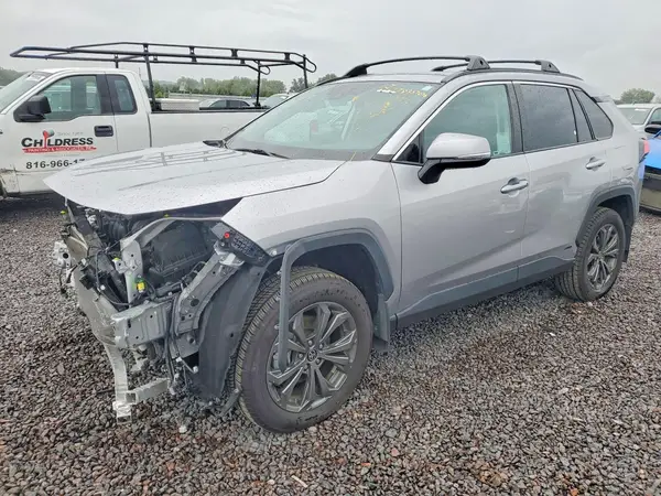 4T3B6RFV5RU145249 — 2024 Toyota RAV4, Передняя часть (Front End), фото до ремонта