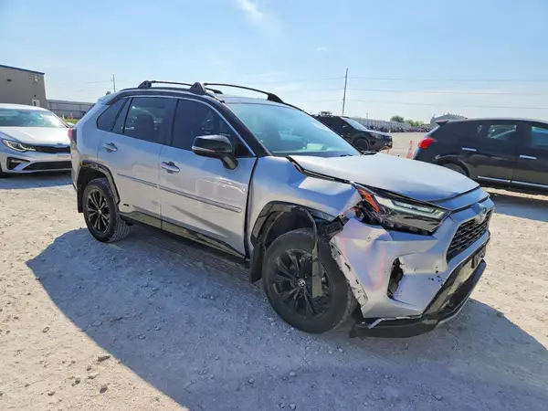 2T3E6RFV2RW069048 — 2024 Toyota RAV4, фото 4 с аукциона Copart, Передняя часть