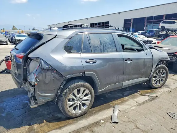 JTMW1RFV2SD128685 — 2025 Toyota RAV4, фото 3 с аукциона Copart 13.10.2026, Вандализм