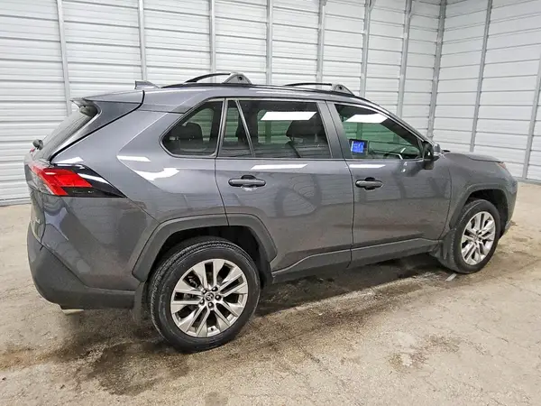 2T3C1RFVXSC307628 — 2025 Toyota RAV4, фото 3 с аукциона Copart 01.10.2026, Мелкие вмятины и царапины
