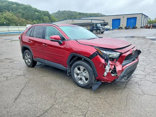 4T3RWRFV5SU215613 — 2025 Toyota RAV4, фото 4 с аукциона Copart 08.10.2026, Передняя часть