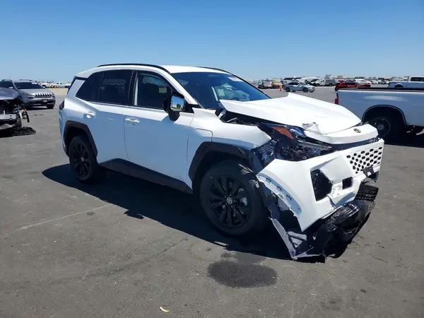 JTM7ERAV7TJ021523 — 2026 Toyota RAV4, фото 4 с аукциона Copart 28.09.2026, Передняя часть