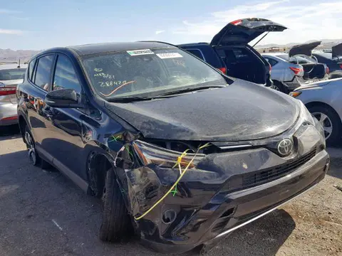 2T3RFREV8JW792278 — 2018 Toyota RAV4 Adven, Задняя часть (Rear End), фото до ремонта