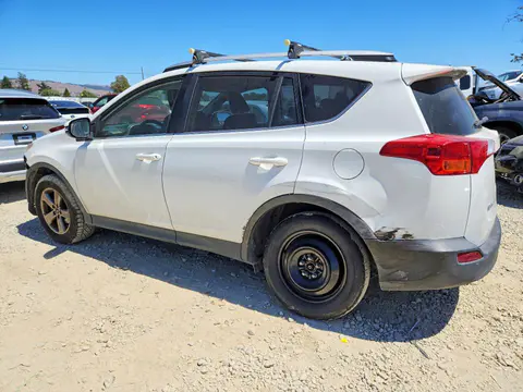 2015 Toyota RAV4 VIN JTMRFREV6FD109000 фото 2