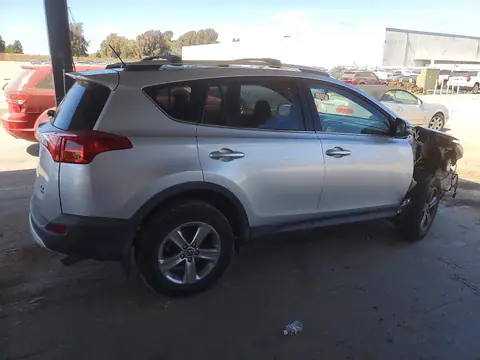 JTMRFREV8FD128812 — 2015 Toyota RAV4, фото 3 с аукциона Copart 29.09.2026, Передняя часть