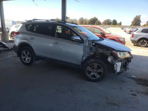 JTMRFREV8FD128812 — 2015 Toyota RAV4, фото 4 с аукциона Copart 29.09.2026, Передняя часть