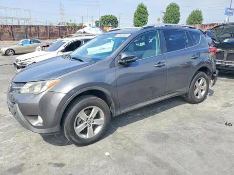 2T3WFREV5FW135433 — 2015 Toyota RAV4, Задняя часть (Rear End), фото до ремонта
