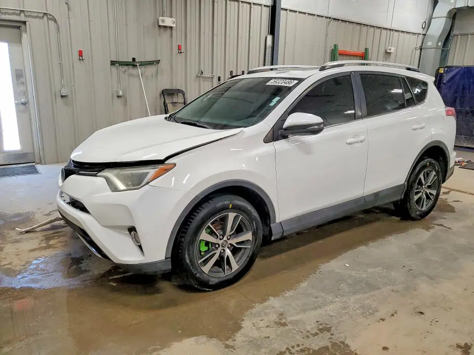 2T3RFREVXGW443843 Toyota RAV4 2016 — повреждение Передняя часть, фото до ремонта