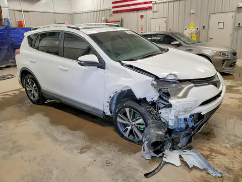 2T3RFREVXGW443843 — 2016 Toyota RAV4, фото 4 с аукциона Copart 30.09.2026, Передняя часть