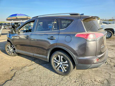 2017 Toyota RAV4 VIN JTMBFREV4HJ134337 фото 2