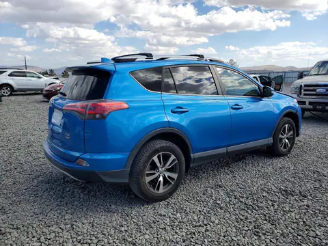 2018 Toyota RAV4 VIN JTMRFREV1JJ747410 фото 3