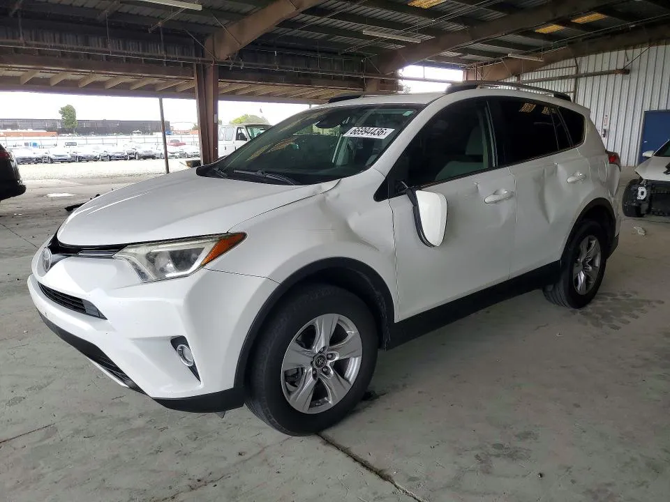 2018 Toyota RAV4 VIN JTMWFREV6JJ211118 фото 1