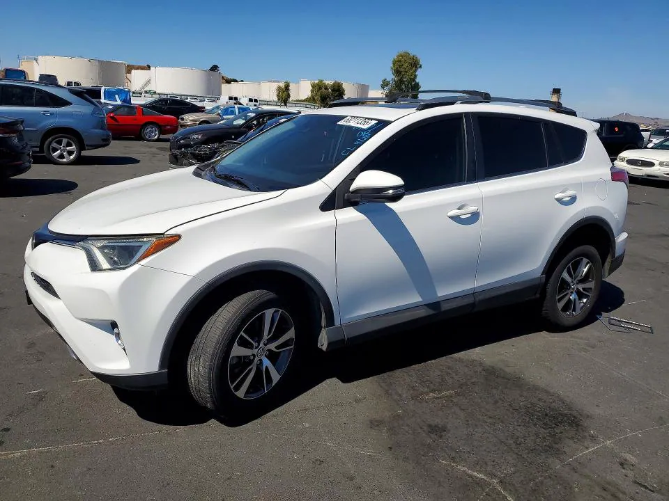 2018 Toyota RAV4 VIN 2T3RFREV2JW726809 фото 1