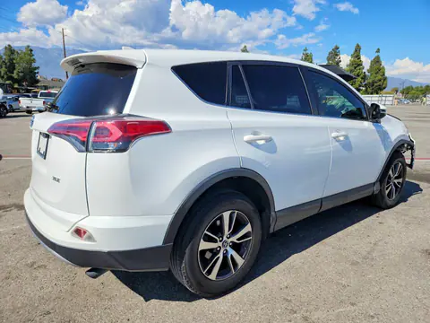 2018 Toyota RAV4 VIN JTMWFREV5JJ206556 фото 3