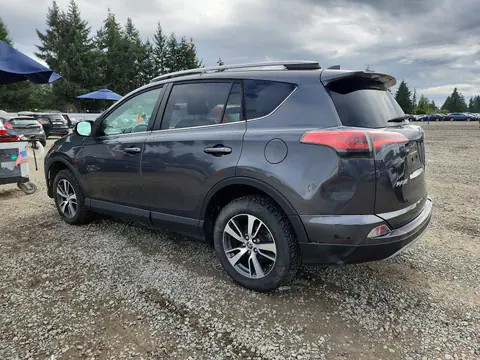 2018 Toyota RAV4 VIN 2T3RFREVXJW847121 фото 2