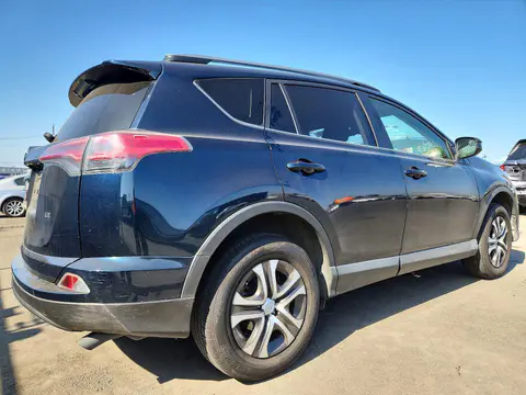 2018 Toyota RAV4 VIN JTMZFREV0JJ176086 фото 3
