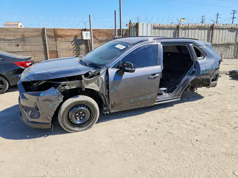 2T3W1RFV1LW076888 — 2020 Toyota RAV4, Задняя часть (Rear End), фото до ремонта