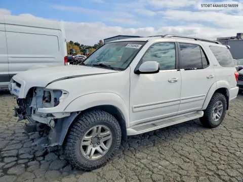 5TDBT44A65S256559 — 2005 Toyota Sequoia, Передняя часть, фото до ремонта