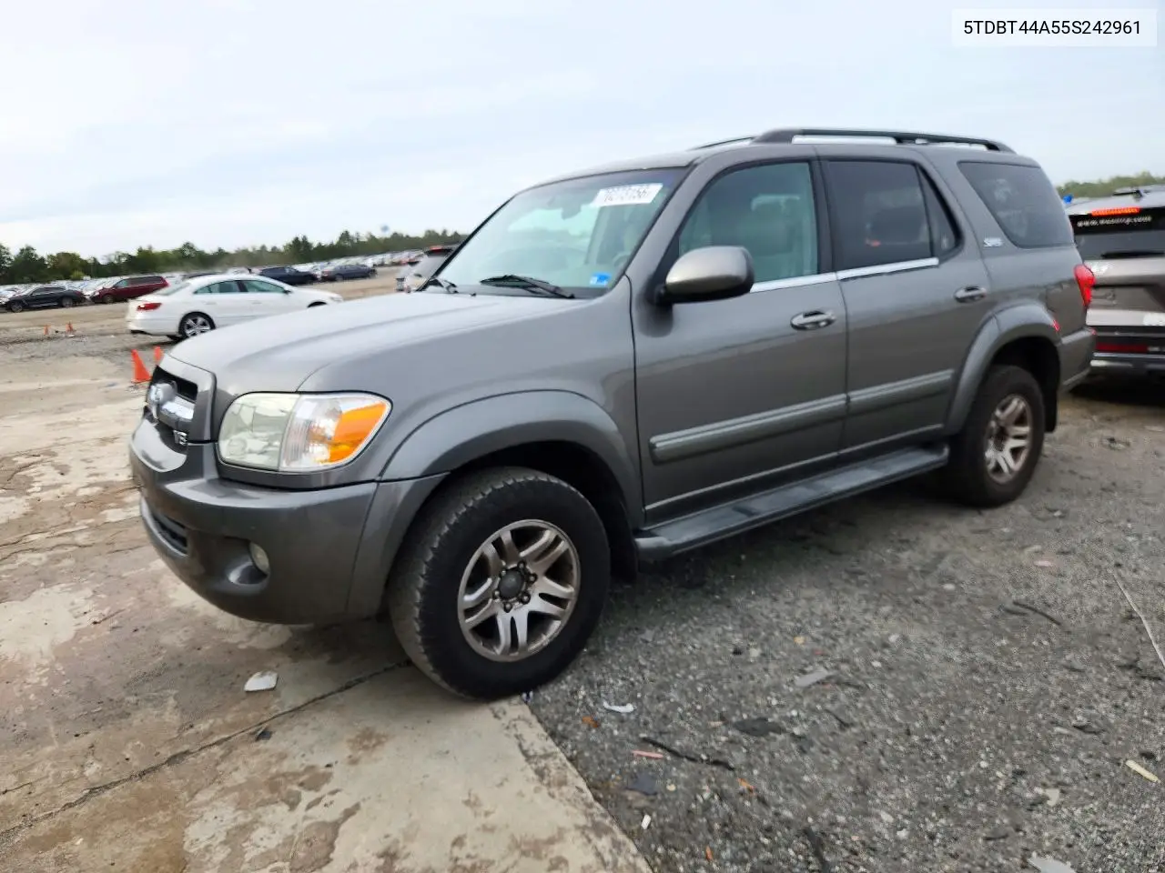 2005 Toyota Sequoia Sr5 VIN 5TDBT44A55S242961 фото 1