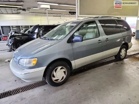 1999 Toyota Sienna VIN 4T3ZF13C9XU098937 фото 1