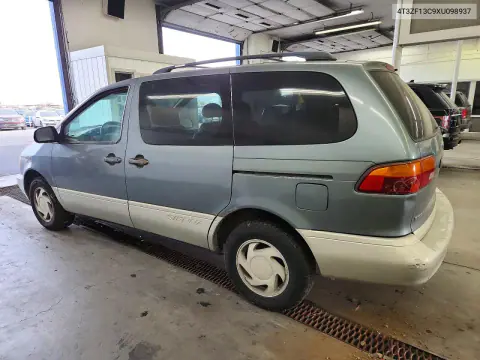 1999 Toyota Sienna VIN 4T3ZF13C9XU098937 фото 2