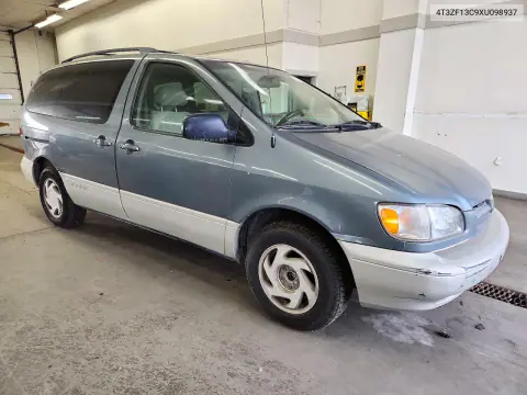 1999 Toyota Sienna VIN 4T3ZF13C9XU098937 фото 4