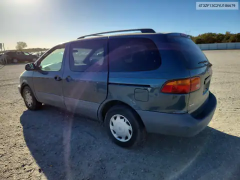 4T3ZF13C2YU186679 — 2000 Toyota Sienna, фото 2 с аукциона Copart 16.10.2026, Вандализм