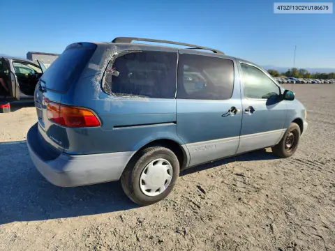 4T3ZF13C2YU186679 — 2000 Toyota Sienna, фото 3 с аукциона Copart 16.10.2026, Вандализм