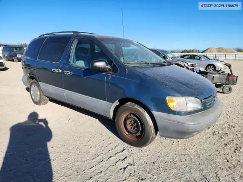 4T3ZF13C2YU186679 — 2000 Toyota Sienna, фото 4 с аукциона Copart 16.10.2026, Вандализм