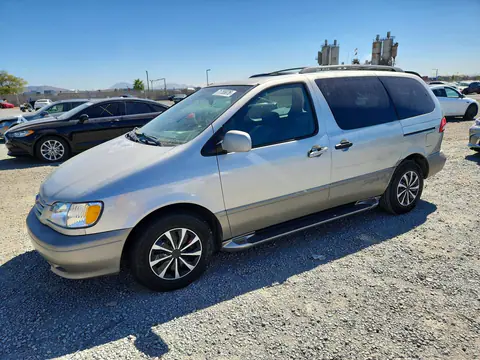 4T3ZF13C02U434676 — 2002 Toyota Sienna, Сторона, фото до ремонта