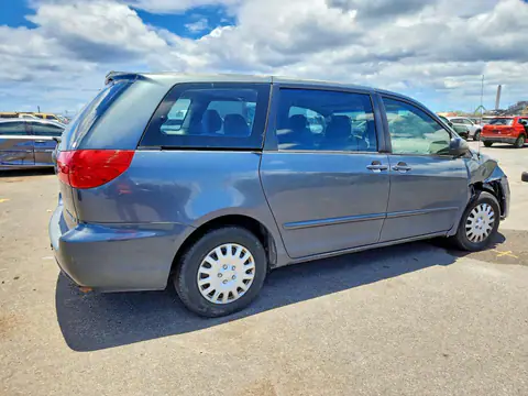2010 TOYOTA SIENNA VIN 5TDKK4CC3AS325577 фото 3