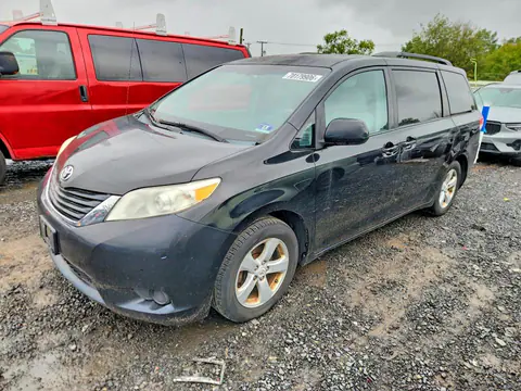 5TDKK3DCXBS026386 — 2011 Toyota Sienna, Мелкие вмятины и царапины (Minor Dent/Scratches), фото до ремонта