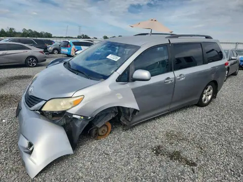5TDKK3DC3BS041134 — 2011 Toyota Sienna, Передняя часть (Front End), фото до ремонта