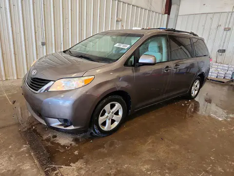 5TDKK3DC0BS036926 — 2011 Toyota Sienna, Передняя часть (Front End), фото до ремонта