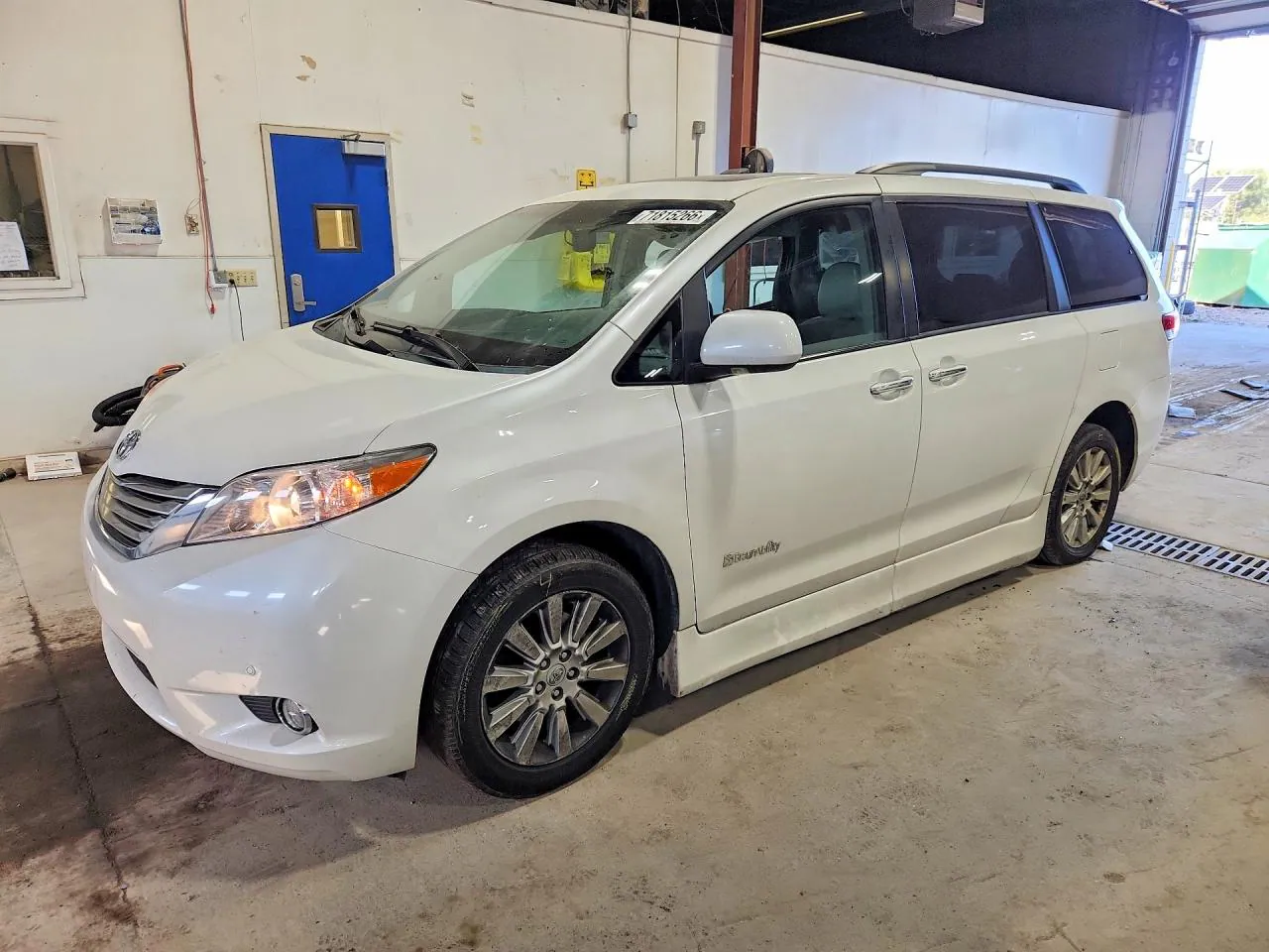2011 Toyota Sienna Limited 7-Passenger VIN 5TDYK3DCXBS122884 фото 1