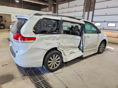 2011 Toyota Sienna Limited 7-Passenger VIN 5TDYK3DCXBS122884 фото 3