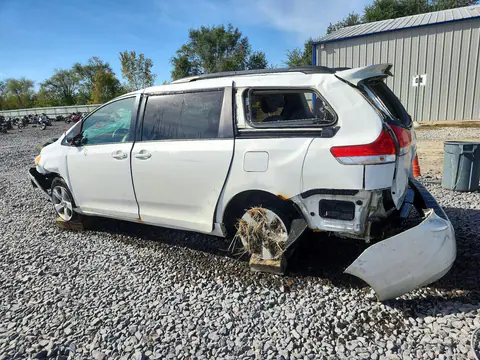 2011 Toyota Sienna Le VIN 5TDKK3DC5BS011102 фото 2