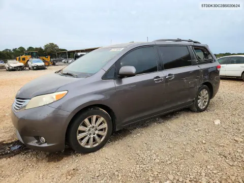 5TDDK3DC2BS020624 — 2011 Toyota Sienna, Сторона, фото до ремонта
