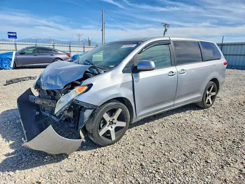 5TDKA3DC1CS015121 — 2012 Toyota Sienna, Передняя часть (Front End), фото до ремонта