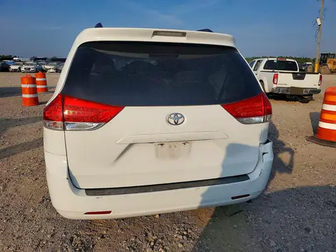 5TDKK3DC2CS216331 — 2012 Toyota Sienna, Передняя часть, фото до ремонта