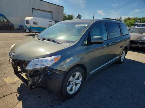 5TDKK3DC4DS299214 — 2013 Toyota Sienna, Передняя часть (Front End), фото до ремонта