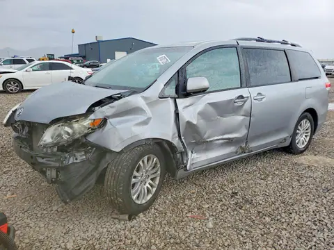 5TDYK3DC4DS351211 — 2013 Toyota Sienna, Передняя часть (Front End), фото до ремонта