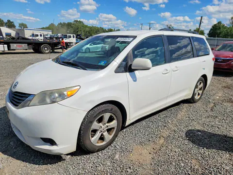 5TDKK3DC1ES474102 — 2014 Toyota Sienna, Мелкие вмятины и царапины (Minor Dent/Scratches), фото до ремонта