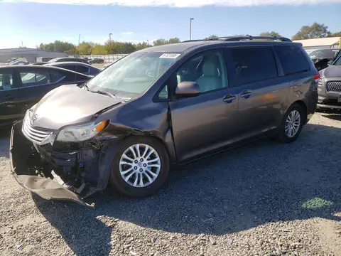 5TDYK3DC5ES433417 — 2014 Toyota Sienna, Передняя часть (Front End), фото до ремонта
