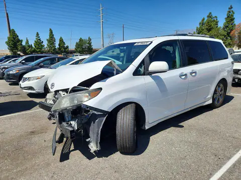 5TDXK3DC8ES422245 — 2014 Toyota Sienna, Повреждения со всех сторон (All Over), фото до ремонта