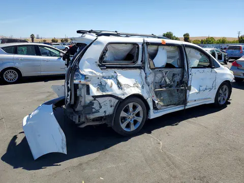 2014 Toyota Sienna VIN 5TDXK3DC7ES480184 фото 3