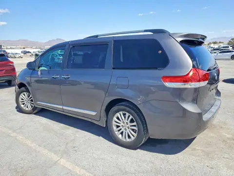 5TDYK3DC9ES499713 — 2014 Toyota Sienna, фото 2 с аукциона Copart 13.10.2026, Передняя часть