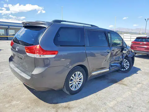 5TDYK3DC9ES499713 — 2014 Toyota Sienna, фото 3 с аукциона Copart 13.10.2026, Передняя часть