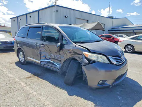 5TDYK3DC9ES499713 — 2014 Toyota Sienna, фото 4 с аукциона Copart 13.10.2026, Передняя часть