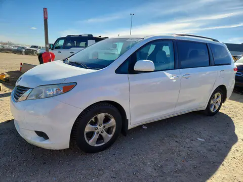 5TDKK3DC7ES502954 — 2014 Toyota Sienna, Задняя часть (Rear End), фото до ремонта